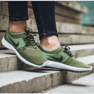 Nike Palm Green Juvenate Sneaker